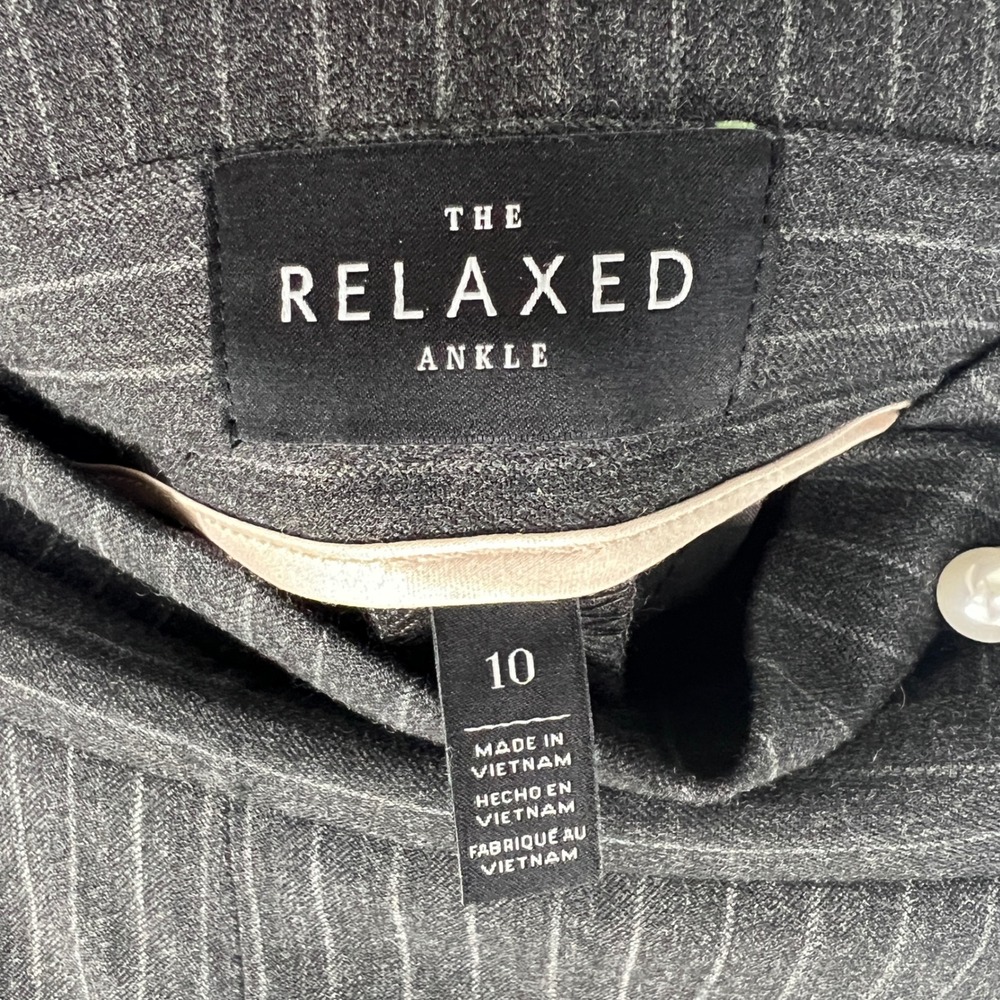 White House Black Market Relaxed Ankle Pinstripe Pants Grey Pearl Button Size 10 - Picture 6 of 8